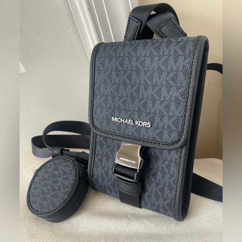 Michael Kors Slim Crossbody bag with a removable coin purse. NWOT - Picture 2 of 11